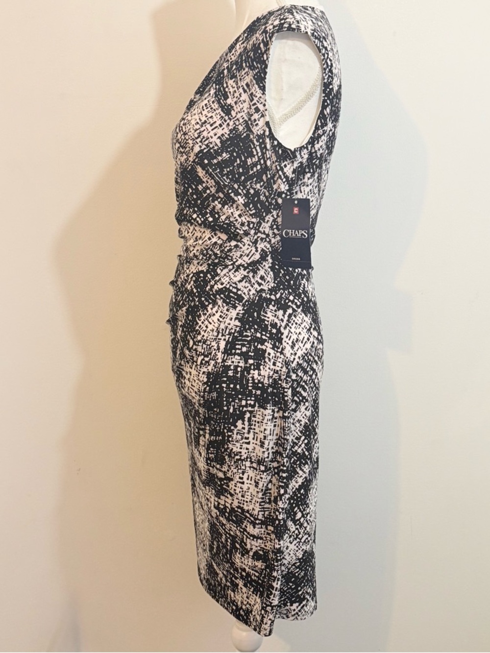 NWT Chaps Black White Abstract Ruched Sheath Dress Size Large - Picture 2 of 9